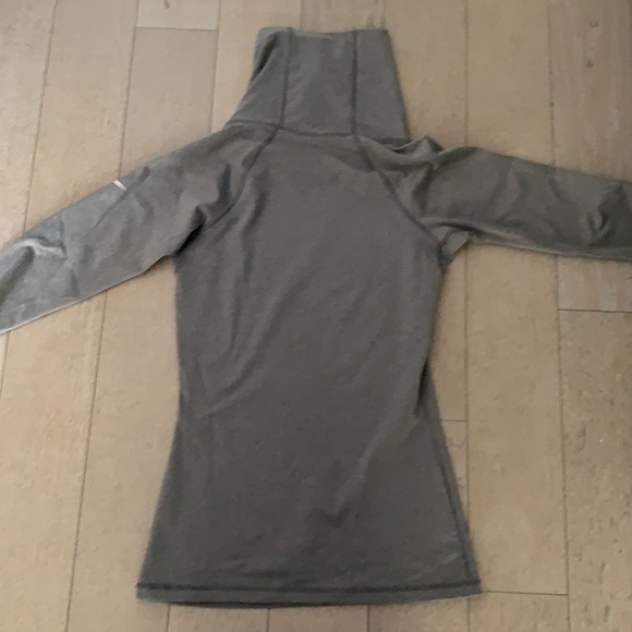 Nike Pro Hyperwarm Dri-FIT Mock Turtleneck - Picture 3 of 5